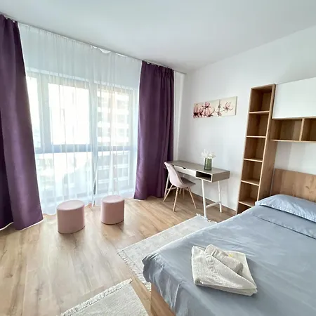 Chic With Balcony At Exigent Plaza - 05 * Bucarest