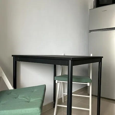 Chic With Balcony At Exigent Plaza - 05