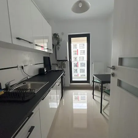 Apartment Chic With Balcony At Exigent Plaza - 05