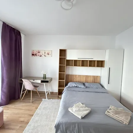 Chic With Balcony At Exigent Plaza - 05 Apartment *