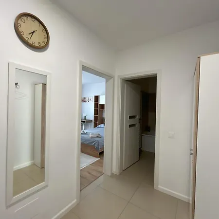 Chic With Balcony At Exigent Plaza - 05