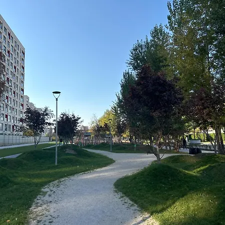 Chic With Balcony At Exigent Plaza - 05