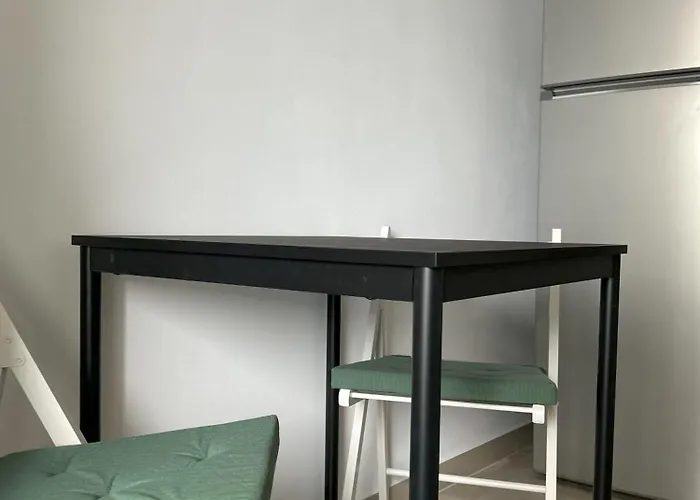 Chic With Balcony At Exigent Plaza - 05