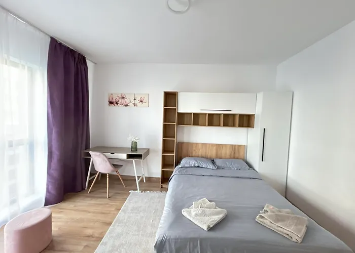 Chic With Balcony At Exigent Plaza - 05 Apartament *