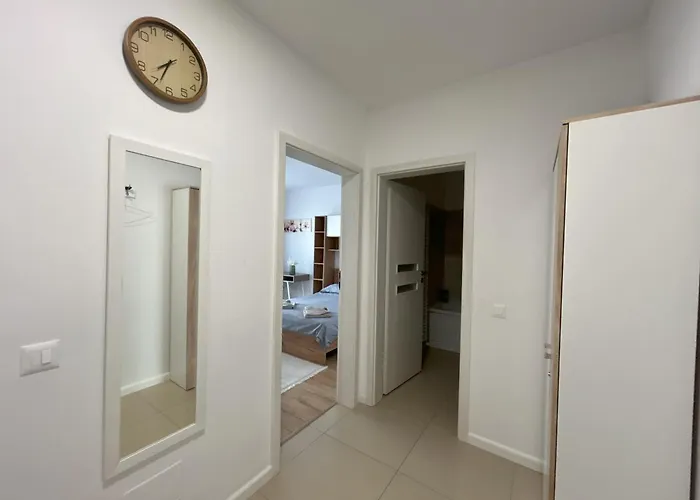 Chic With Balcony At Exigent Plaza - 05