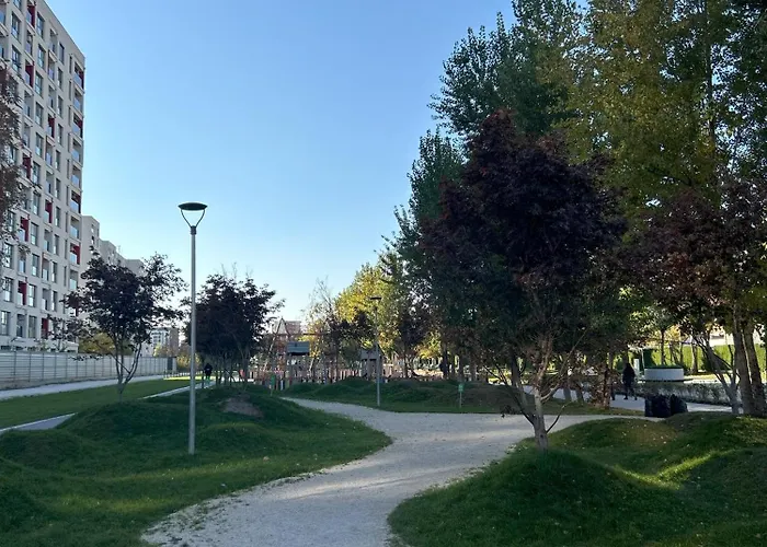 Chic With Balcony At Exigent Plaza - 05