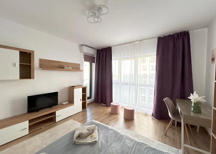 Chic With Balcony At Exigent Plaza - 05 Бухарест