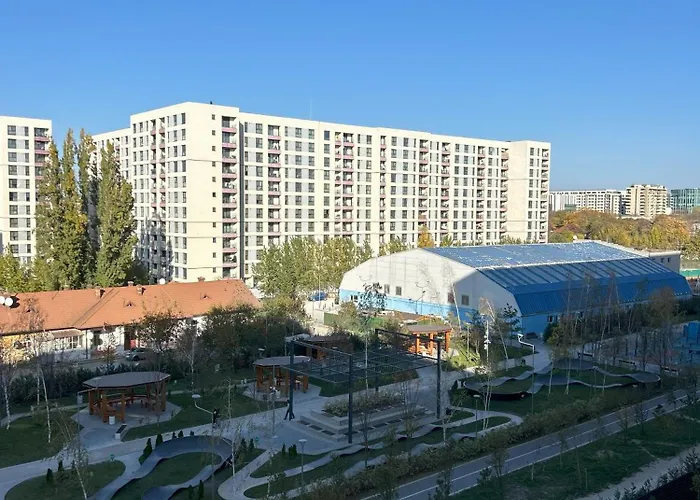 Chic With Balcony At Exigent Plaza - 05 Бухарест